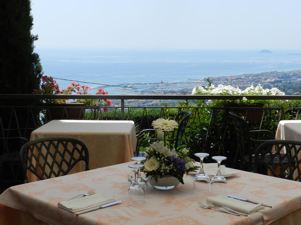 Hotel Il Capanno Pietra Ligure Exterior foto